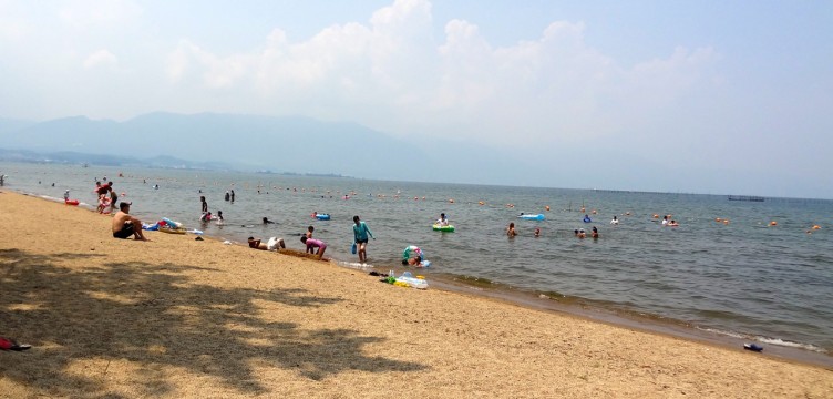 琵琶湖沿いの「なぎさ公園水泳場」へ泳ぎに行きました